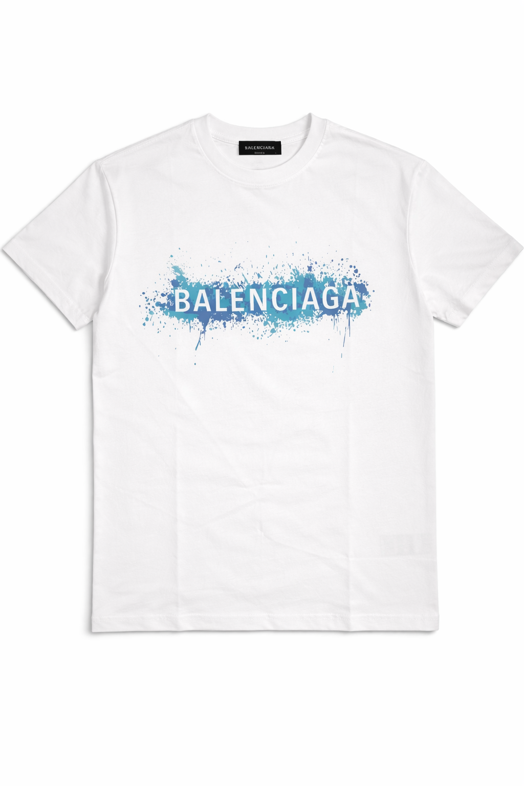Iată propunerea pentru acest model cu design artistic și vibrant, axată pe prospețime și impact vizual, fără a menționa brandul:  Tricou Premium White cu Imprimeu Artistic "Splash" în Nuanțe de Albastru