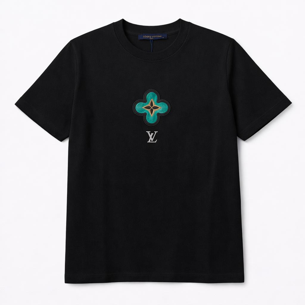 Tricou Premium „Emerald Monogram” – Negru cu Aplicație Texturată și Logo Brodat