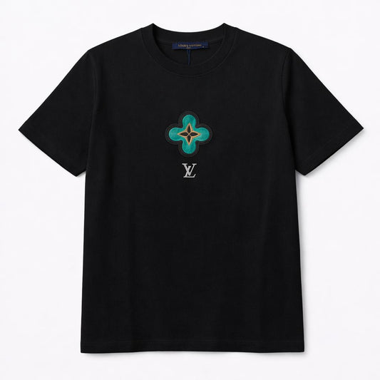 Tricou Premium „Emerald Monogram” – Negru cu Aplicație Texturată și Logo Brodat