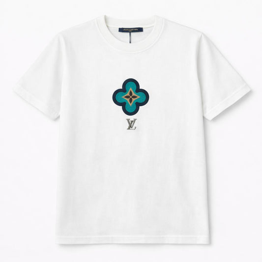 Tricou Alb Premium „Emerald Monogram” – Bumbac Organic cu Emblemă Texturată Turcoaz