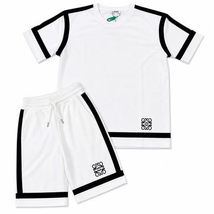 Compleu Streetwear Minimalist Alb – Set Tricou și Pantaloni Scurți cu Benzi Contrastante